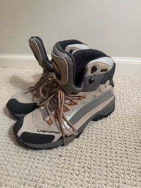 La Sportiva Halite GTX Womens Hiking Boot Size 7 Like New